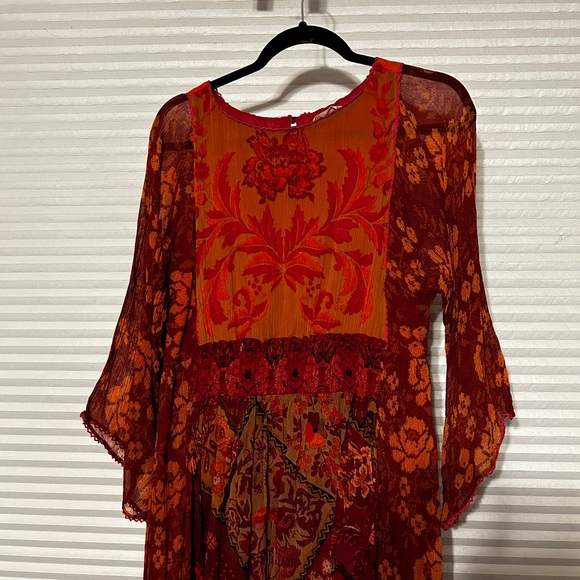 Euc Fall red and orange pattern  soft surroundings bell sleeve dress medium - Picture 4 of 7